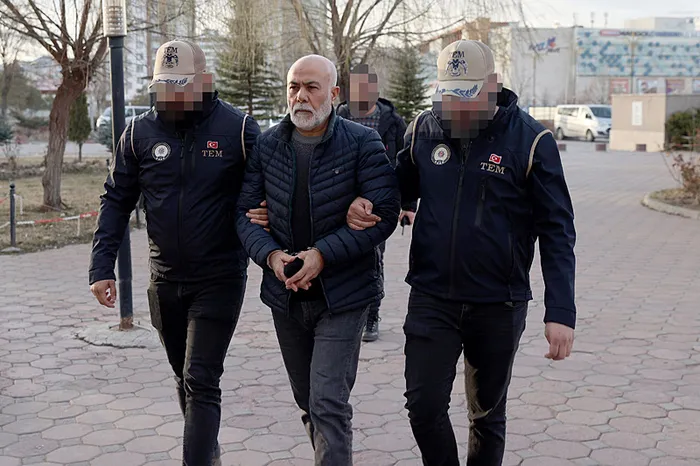 FETÖ firarisi eski Vali Ahmet Pek yakalandı - 2