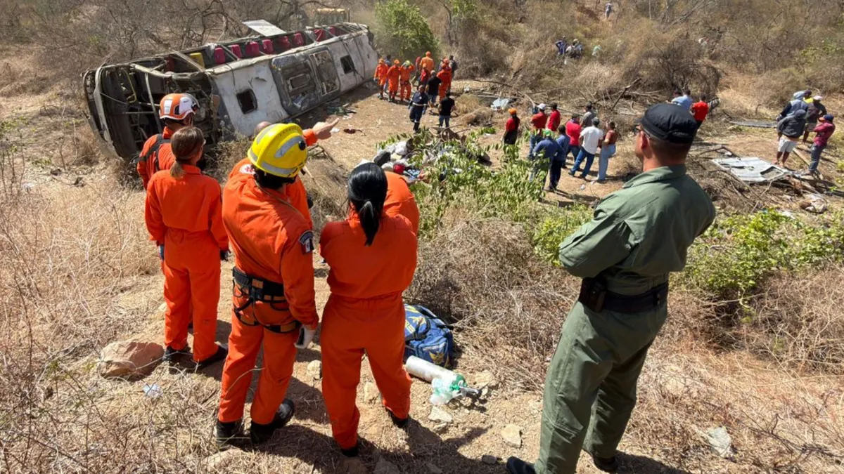 Brezilya'da otobüsün devrilmesi sonucu 16 kişi hayatını kaybetti