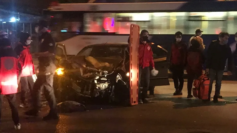 Son dakika! Ankara'da korkunç kaza! İtfaiye aracıyla otomobil çarpıştı