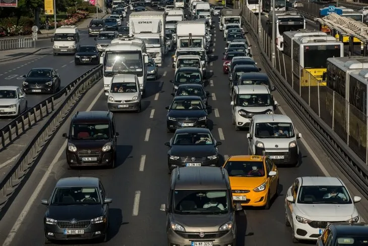 Yeni normalin ikinci haftasında İstanbul trafiğinde sabah yoğunluğu