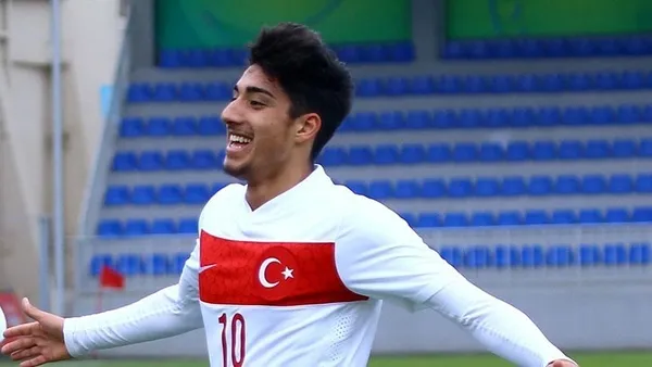 1693916684503.jpg Galatasaray'da Berkay Özcan hamlesi! Orta saha için sürpriz takas teklifi... - 1