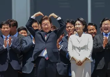 Güney Kore'de yeni dönem: Devlet Başkanı Lee yemin ederek göreve başladı