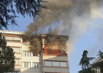 Kadıköy'de 8 katlı binada korkutan yangın!
