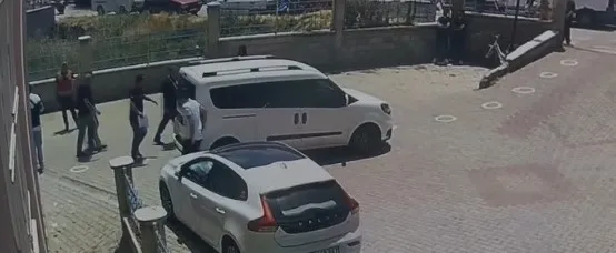 yksde-yapay-zekali-kopyada-yeni-goruntuler-okuldaki-guvenlik-kamerasi-ile-o-anlar-ortaya-cikti-1718225789438.jpg YKS'de yapay zekalı kopyada yeni görüntüler! Okuldaki güvenlik kamerası ile o anlar ortaya çıktı - 4
