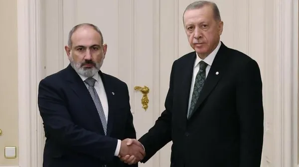 baskan-erdogandan-bayram-diplomasisi-iran-cumhurbaskani-reisi-ile-kritik-temas-1688049137330.jpeg Başkan Erdoğan'dan bayram diplomasisi! Liderlerle tek tek görüştü - 5
