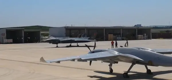 Gökyüzünün yeni Fatih’i Bayraktar Kızılelma ve Akıncı’dan kol uçuşu