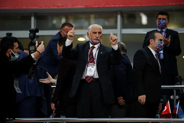 Trabzonspor’da başkan bir kez daha Ahmet Ağaoğlu!