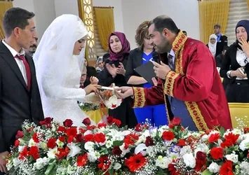 İlk kez bir müftü resmi nikah kıydı
