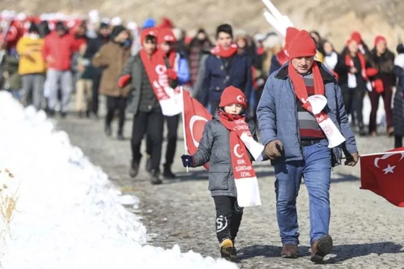 Gençler şühedanın izinde yürüdü
