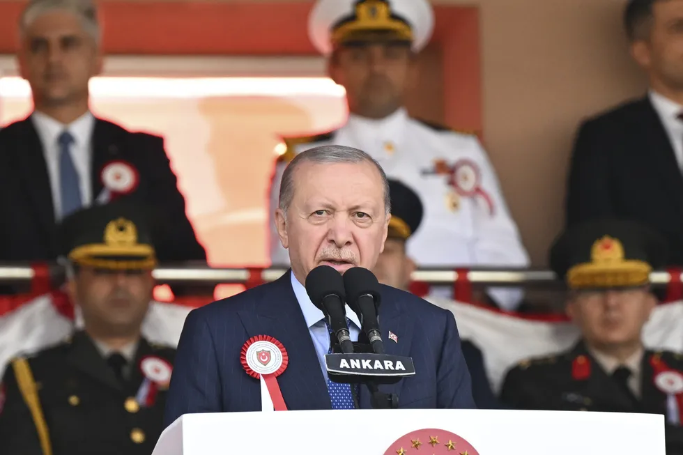 baskan-erdogandan-girnedeki-gemi-faciasina-iliskin-aciklama-tum-imkanlarimizi-seferber-ettik-1788116093202.jpg Başkan Erdoğan'dan Girne'deki gemi faciasına ilişkin açıklama: Tüm imkanlarımızı seferber ettik - 4