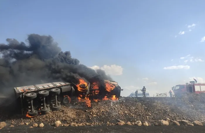 Kaza sonrası TIR bir anda alev aldı! Korku dolu anlar - 3