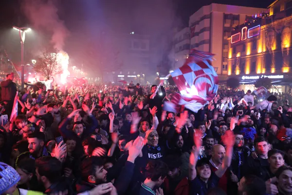 Trabzonspor'da tarihi şampiyonluk heyecanı! Taraftarlara önemli uyarı - 1