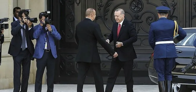 Başkan Erdoğan Azerbaycan’da resmi törenle karşılandı