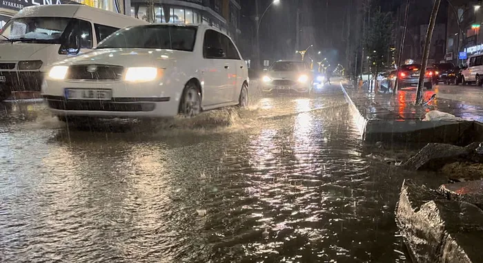 1714207997103.jpg Meteoroloji'den yeni uyarı geldi! Çok sayıda ili sağanak yağış vuracak! İstanbul Ankara İzmir hava durumu... - 1