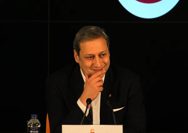galatasarayda-burak-elmastan-flas-karar-1643797155807.jpg Galatasaray'da Burak Elmas'tan transfer ve Gedson Fernandes açıklaması - 2