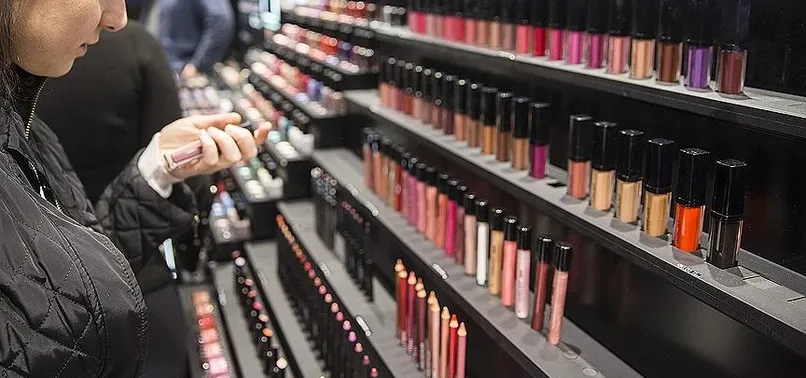 Zehir saçıyorlar! Sağlık Bakanlığı listeyi açıkladı! İşte marka marka güvensiz çıkan kozmetik ürünleri