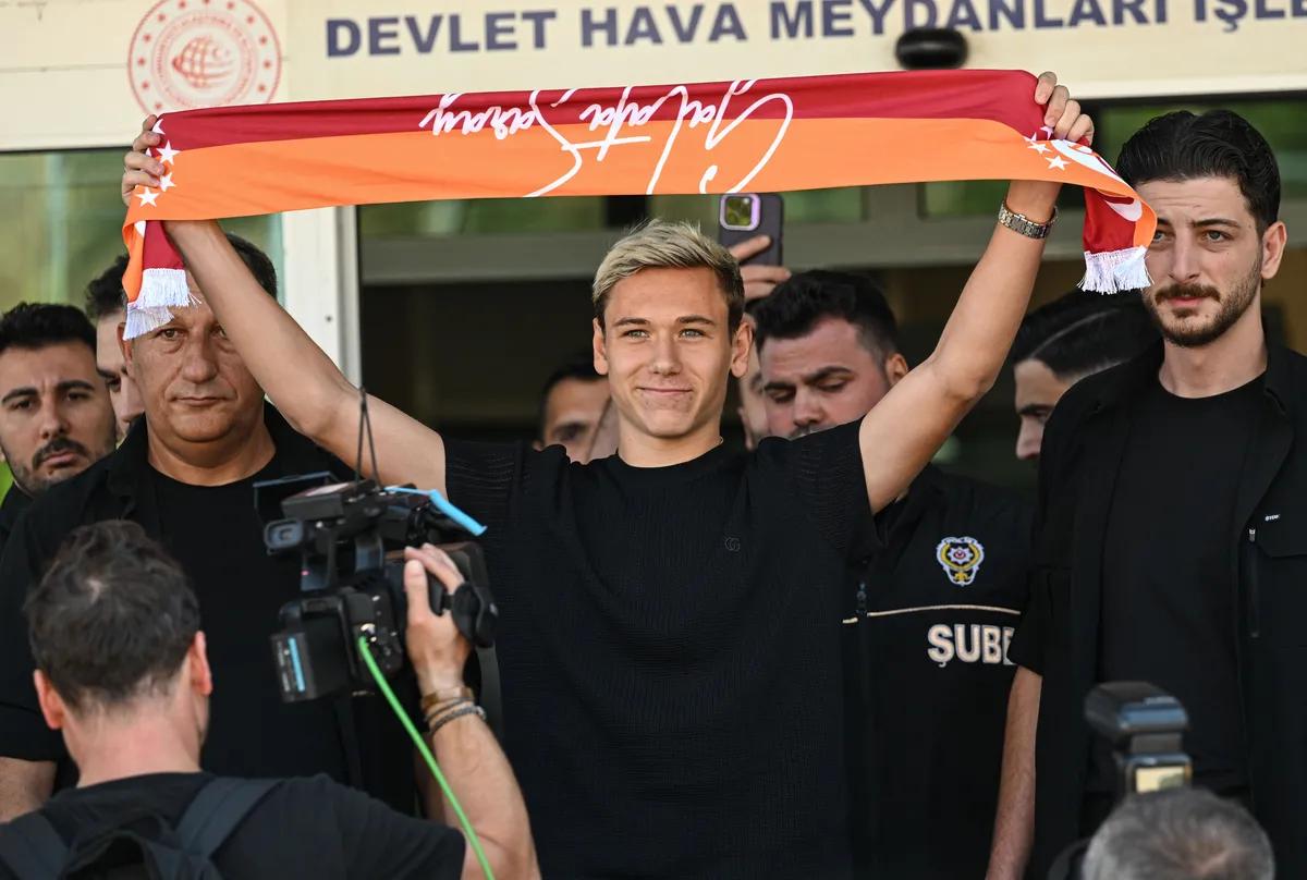 Galatasaray, Aleksei Batrakov ile 5 yıllık sözleşme imzaladı! İşte transferin maliyeti - 6