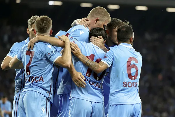 Trabzonspor rahat kazandı! İstanbulspor 0-2 Trabzonspor MAÇ SONUCU-ÖZET