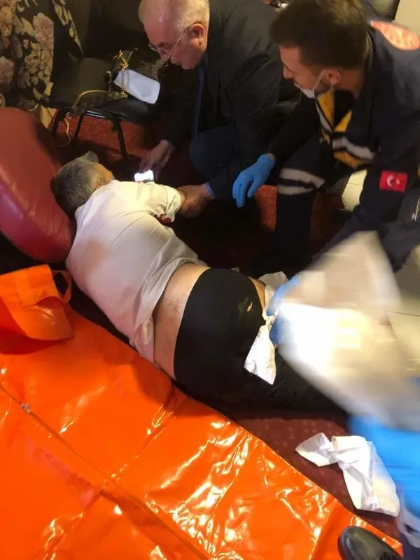 Yenilik Partisi Genel Başkanı Öztürk Yılmaz’a bıçaklı saldırı: Hastaneye kaldırıldı