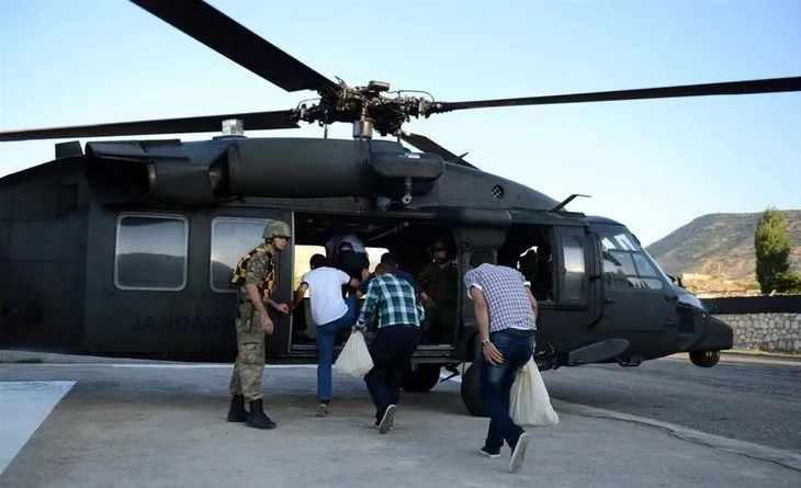 Oy pusulaları helikopterle taşındı