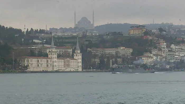 Son dakika: Rus savaş gemisi İstanbul Boğazı'ndan geçti! - 2