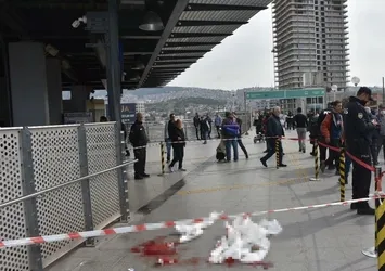 İzmir’de metro girişinde silahlı saldırı: 1 ölü, 2 yaralı