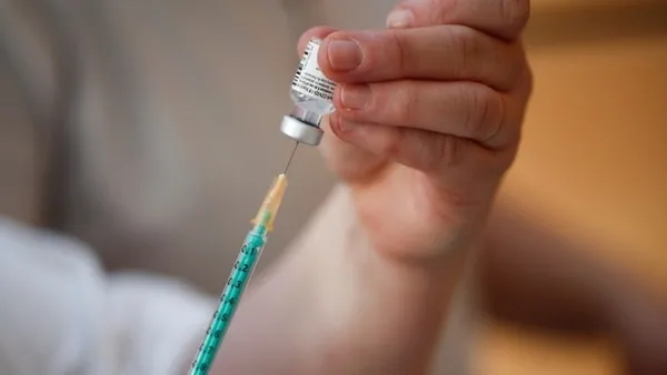 saglik-bakanligindan-koronavirus-asisi-aciklamasi-asilanan-kisi-sayisi-27-milyonu-gecti-1621703887175.jpg Sağlık Bakanlığı'ndan koronavirüs aşısı açıklaması! Aşılanan kişi sayısı 27 milyonu geçti - 1