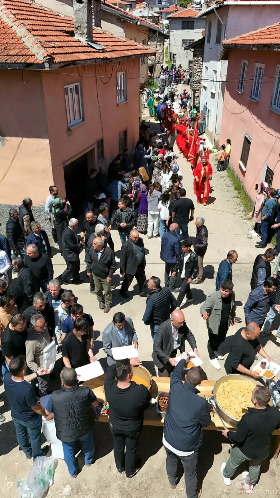 672 yıllık tarifle yılda 1 kez yapılıyor! Herkes o köye akın etti 6