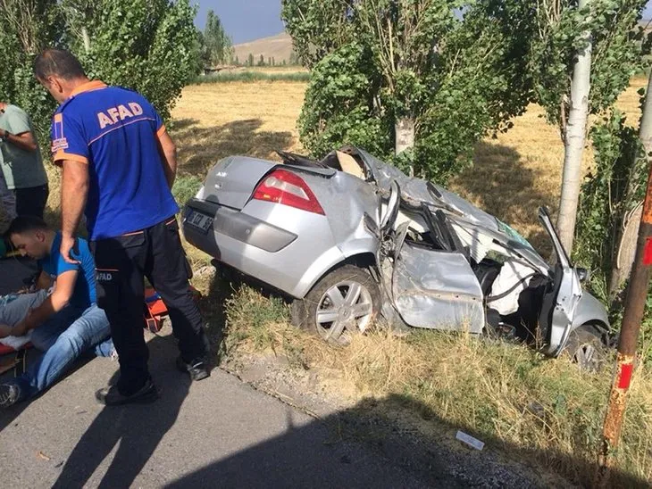 Erzincan’da otomobil şarampole devrildi