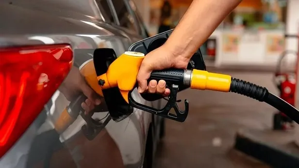benzine-ve-motorine-zam-geliyor-21-haziran-cuma-gunu-itibari-ile-bezin-ve-motorin-ne-kadar-olacak-1718786888947.jpg Benzine ve Motorine Zam Geliyor! 21 Haziran Cuma günü itibari ile bezin ve motorin ne kadar olacak? - 2