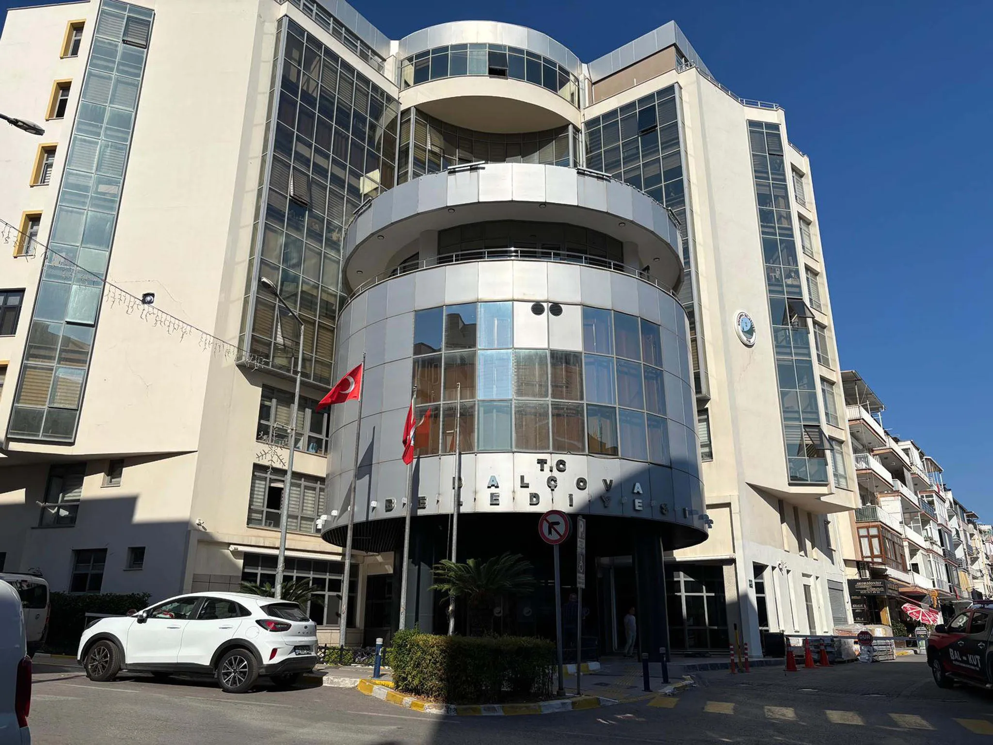 Seferihisar Belediyesi soruşturmasında gelişme: Balçova Belediye Başkanı ve 2 kişi serbest bırakıldı