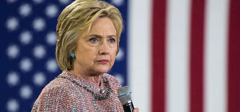 Hillary Clinton e-postalarla ilgili FBI'a 'meydan okudu'