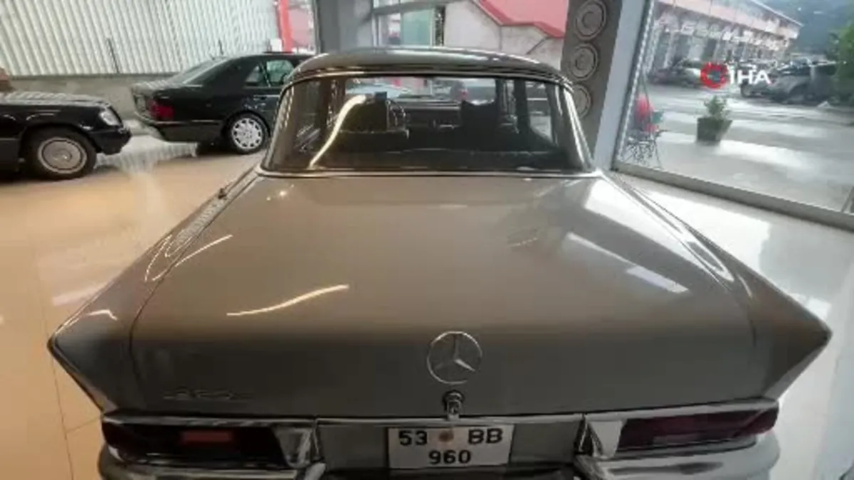 Rize'de kendisinden 40 yaş büyük arabasına gözü gibi bakıyor