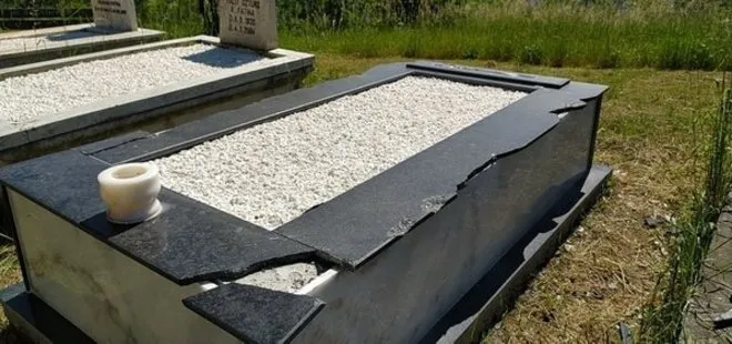 Babasının mezar taşı devamlı kırınlınca kamera taktırdı! Hayatının şokunu yaşadı