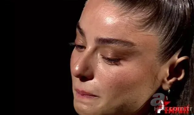 Ayça Ayşin Turan programda gözyaşlarına boğuldu! Dışarıya gülüyor içimden ağlıyorum