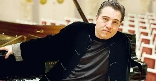 Fazıl Say’a suçüstü! Yıktığı duvarları örmedi! Belediye ile bir olup komşularını kandırdı