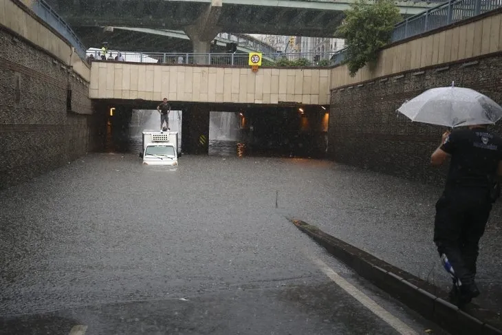 İstanbul yağmura teslim oldu!