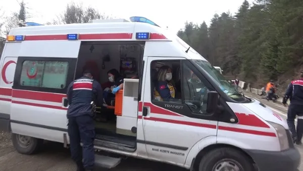Beton bariyerlere çarpan TIR yolunu kapattı! Bolu Abant yolunda feci kaza - 3