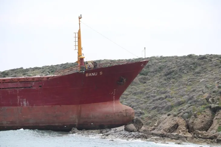 Son dakika | Ekipler seferber oldu! Çanakkale'de kıyıya oturan gemi yüzdürüldü