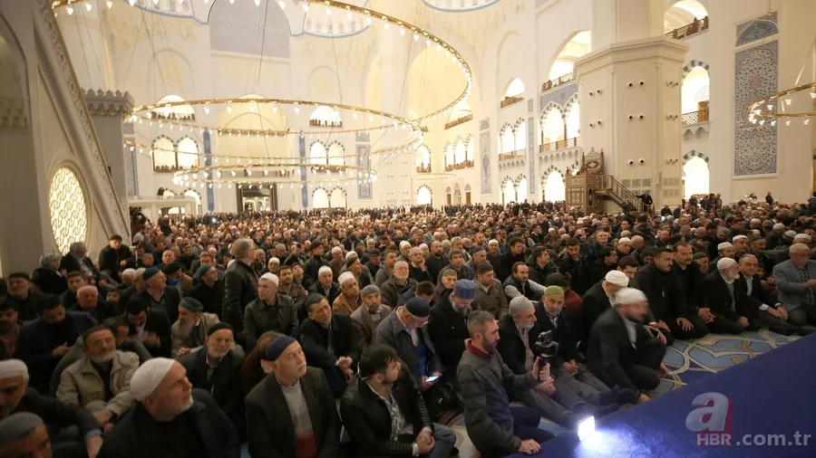 Bayram namazı saat kaçta kılınacak? DİYANET 16 Haziran Pazar İl İl Kurban Bayramı Namaz Saatleri 2024! İstanbul, İzmir, Ankara, Bursa... 2