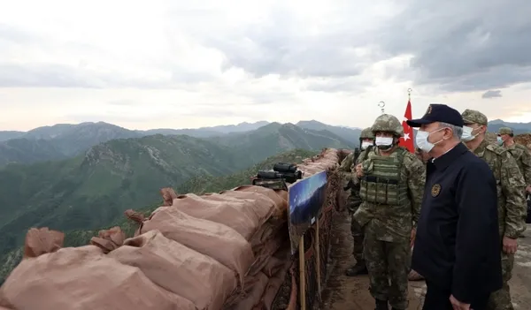 Son dakika: Milli Savunma Bakanı Hulusi Akar Irak'ın kuzeyinde - 7