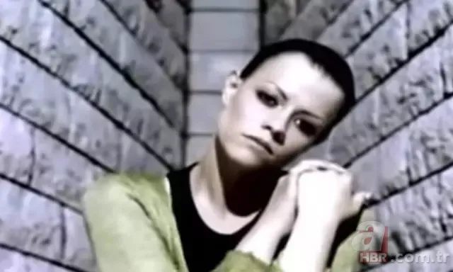 Oğuzhan Koç'un eski eşi Demet Özdemir'in ablası da ünlü çıktı! Meğer Mustafa Sandal'ın klibinde... 7