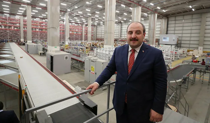 Bakan Mustafa Varank'tan Amazon Türkiye'nin operasyon merkezine ziyaret: 5,5 milyon vatandaşımıza hijyen kitlerini ulaştırdık - 1