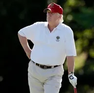 Trumpın golf keyfi tepki çekti!