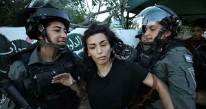 Katil İsrail’in barbar polisleri! Kadınları darp ettiler