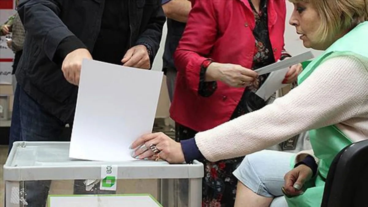 Gürcistan'da halk parlamento seçiminde oy vermeye başladı