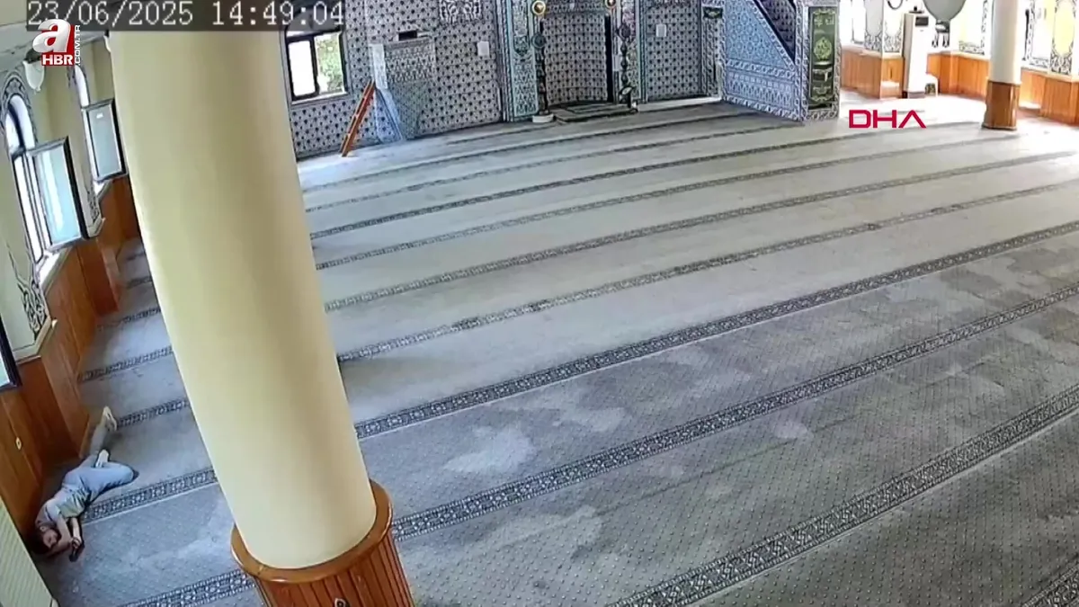 Camide hem uyudu hem hırsızlık yaptı