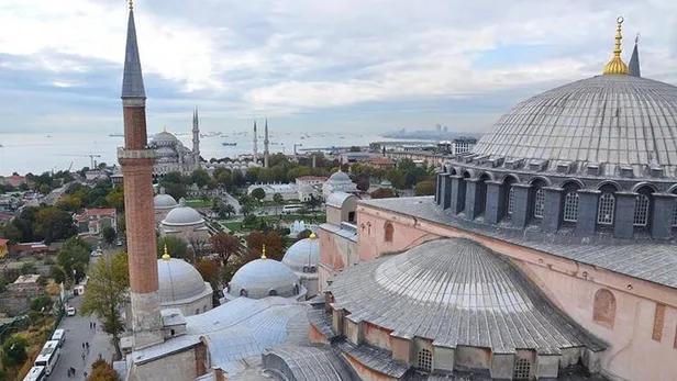 Ayasofya cami nerede? Ayasofya nasıl gidilir? İbadete açıldı mı?