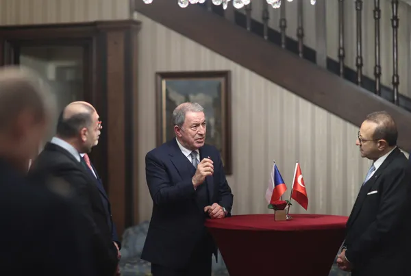 Son dakika: Milli Savunma Bakanı Hulusi Akar Prag’da! Bakan Akar’dan Kılıçdaroğlu ve Babacan’a sert tepki