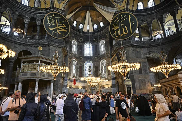 ayasofya-camii-icin-bir-ilk-resmen-hizmete-girdi-1693920776088.jpg